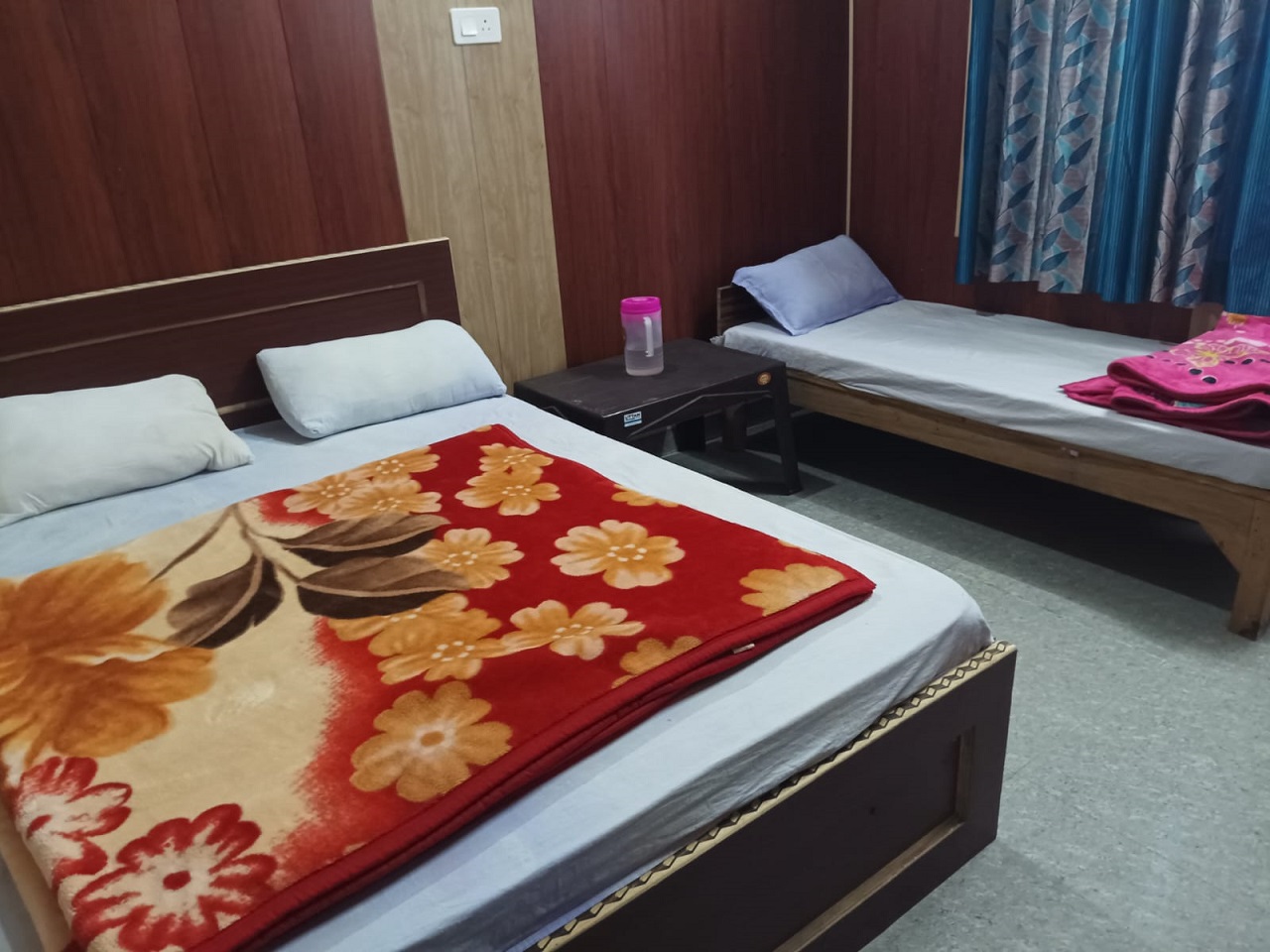 RESIV HOTEL AND RESTAURANT BARKOT HOME STAY